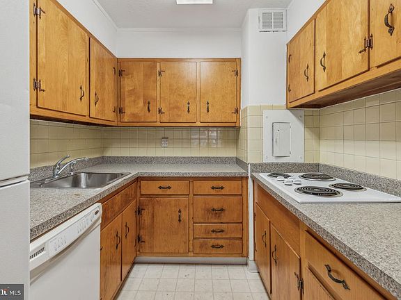 4th image of 1900 John F Kennedy Blvd APT 1813