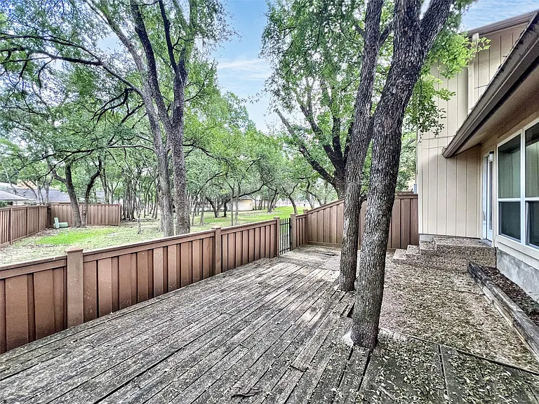 8305 Greenslope Dr — Photo 28