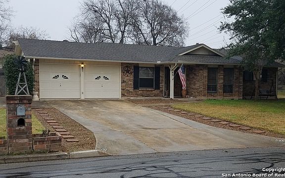 4th image of 545 Shin Oak Dr