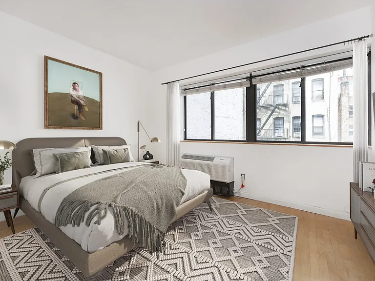 421 E 12th St #7 — Photo 4