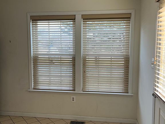 2nd image of 27C Benjamin Franklin Dr