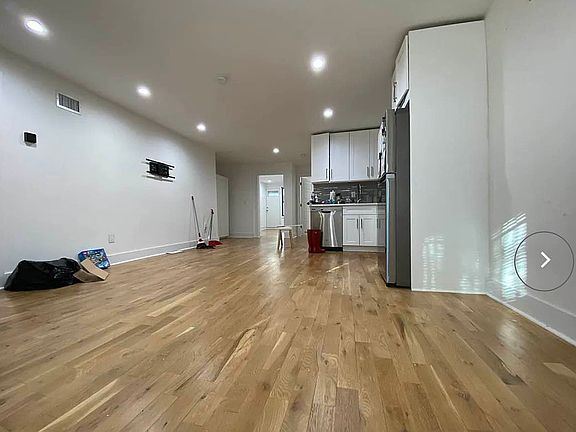 4th image of 127 Essex St #1GR