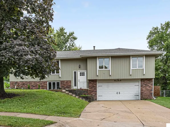 2220 S 164th Cir, Omaha, NE 68130