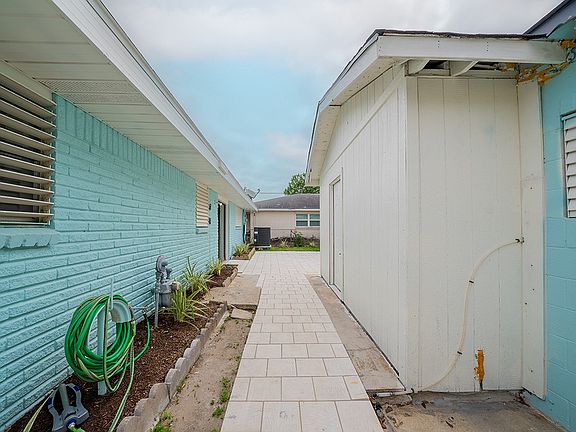 4th image of 4923 Bernardo De Galvez Ave