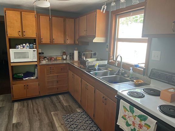 3rd image of 726 E Park St