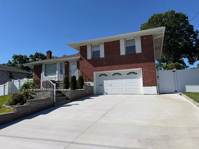 106 Robbins Ln — Photo 1