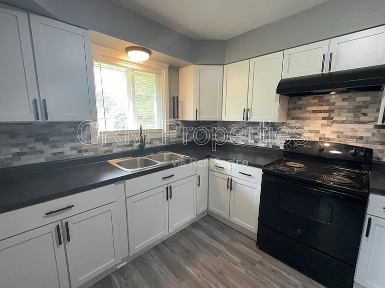 3413 N Milton St — Photo 5