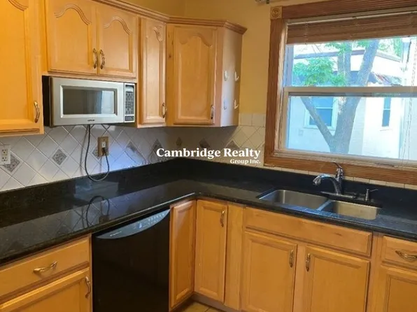 55 Sacramento St #11T, Cambridge, MA 02138