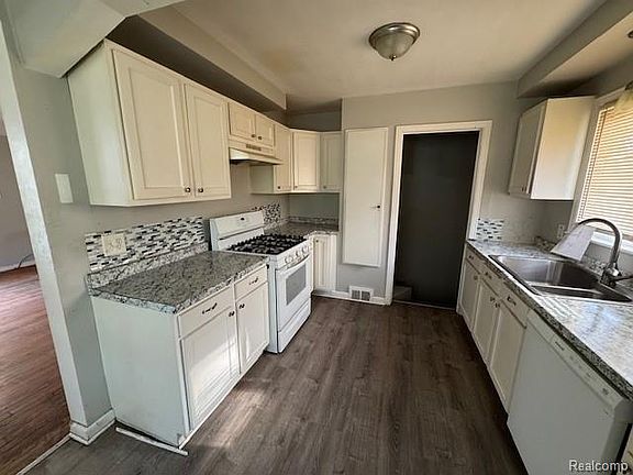 2nd image of 22641 Pembroke Ave