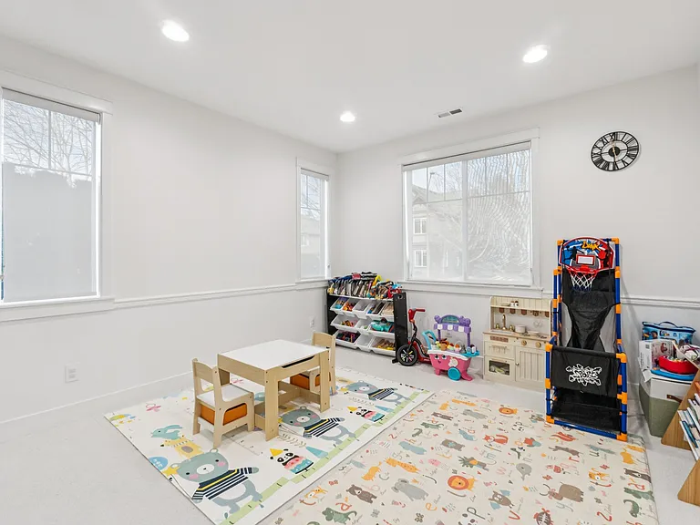 21011 SE 6th Pl — Photo 10