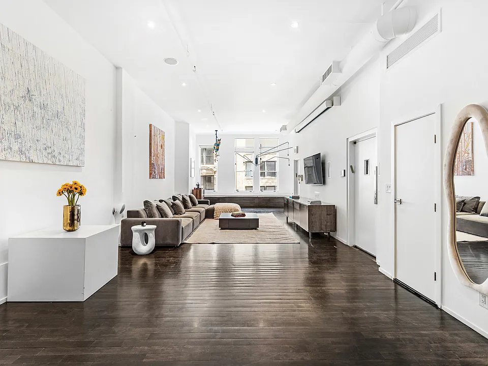 20 E 17th St #3