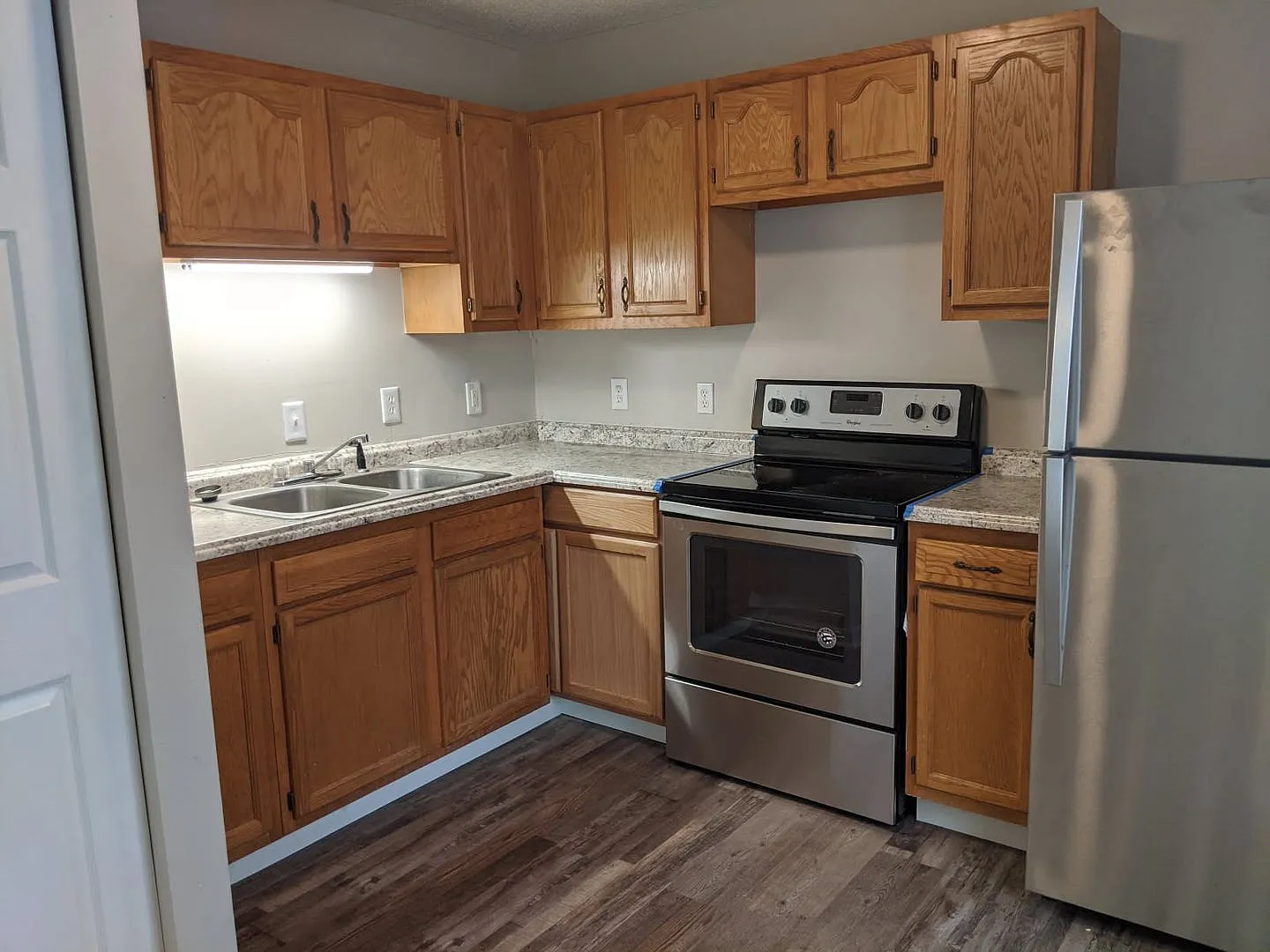 Nice 2 bedroom home with attached garage! — Photo 2