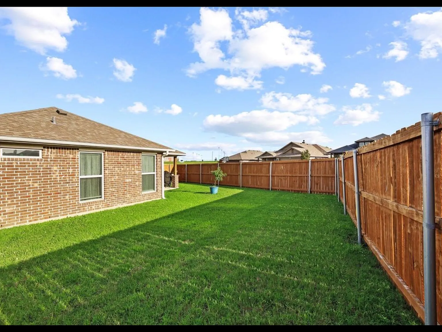3 bed, 1443 sqft, $1,975 — Photo 2