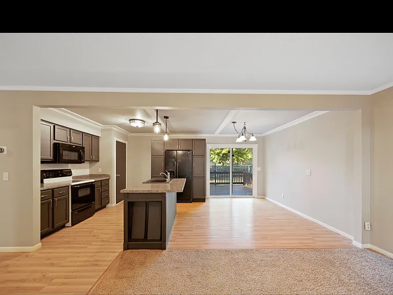 642 Northgate Dr — Photo 2