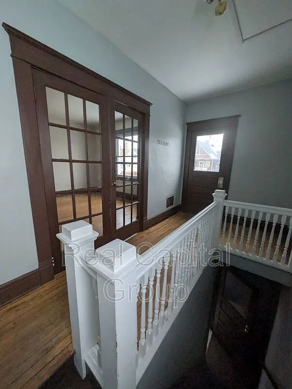 3 bed, 1.0 bath, $1,195 — Photo 2