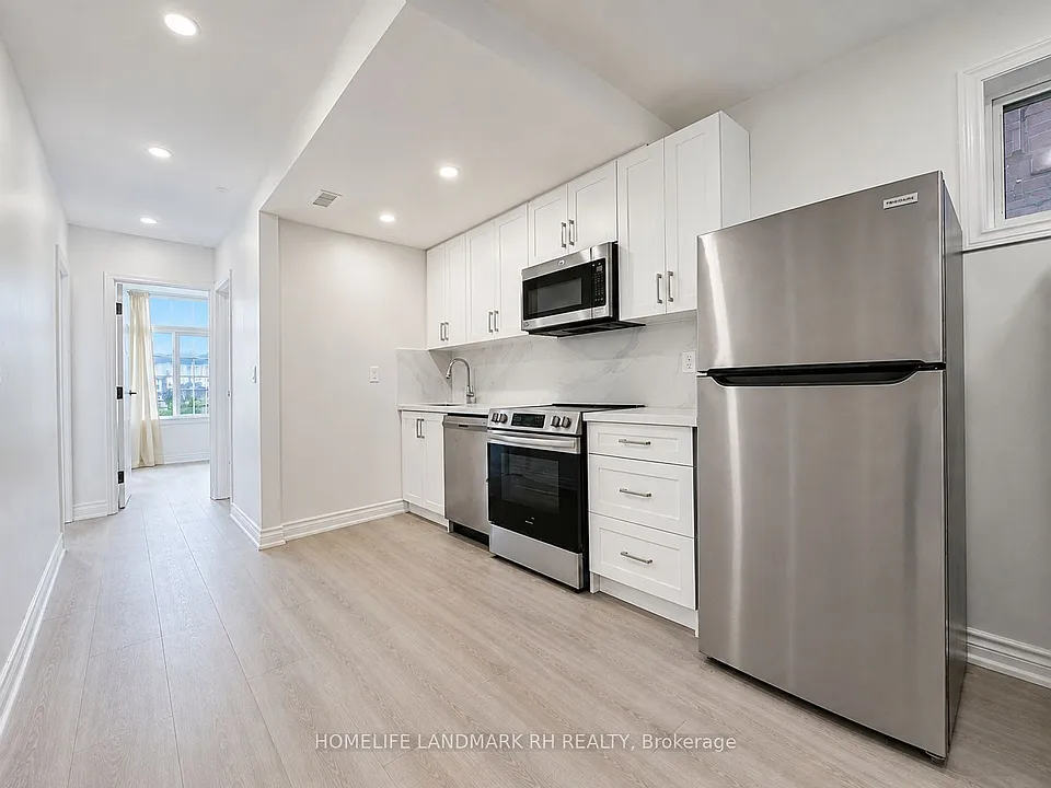 414 Dundas St W #201