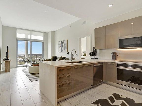 4th image of 2000 METROPICA Way #2607