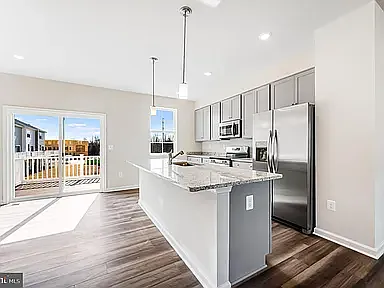 4 bed, 2100 sqft, $2,150 — Photo 3