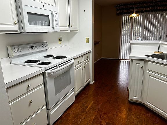 5th image of 2120 Carrick Ct Unit 203