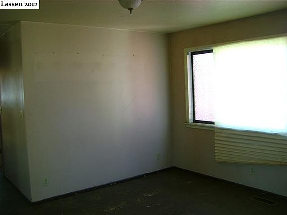 5th image of 716 325th Highway 395 E