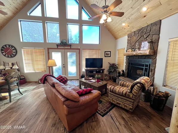 2240 Fairway Dr, Overgaard, AZ 85933