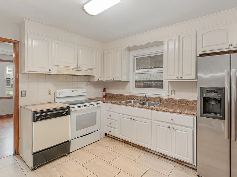 6117 Morrow Rd — Photo 6