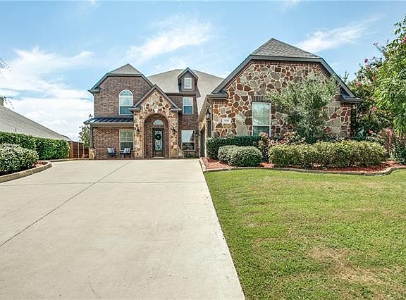 2nd image of 5736 Chateau Dr