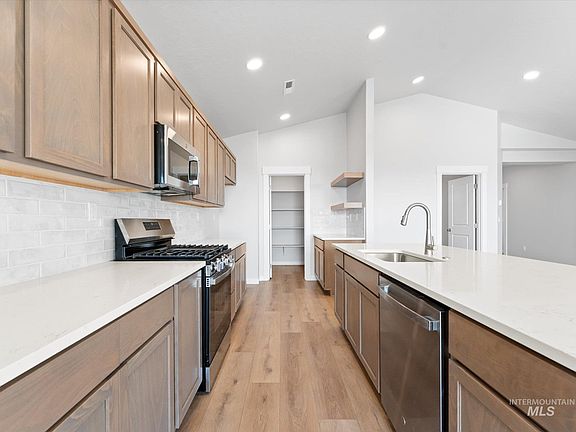 4th image of 5129 E Pepper Street Block Lot 39-7