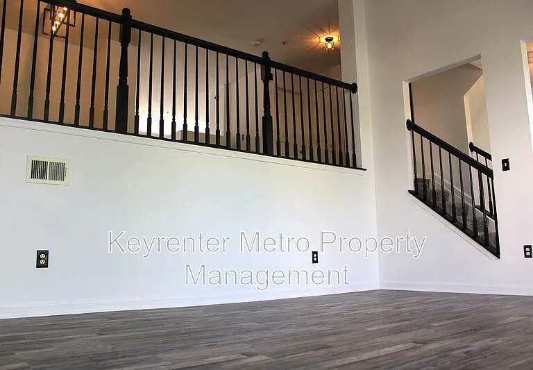 1005 Treeland Way — Photo 4