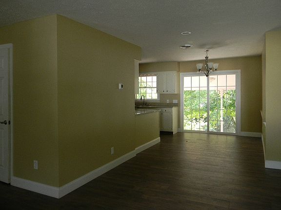 5th image of 32 S Circle Dr