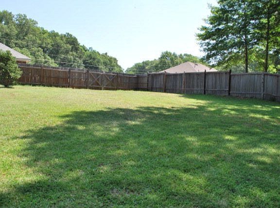 2nd image of 105 Singing Hills Cv