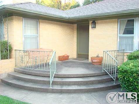 5th image of 938 Leatrice Dr