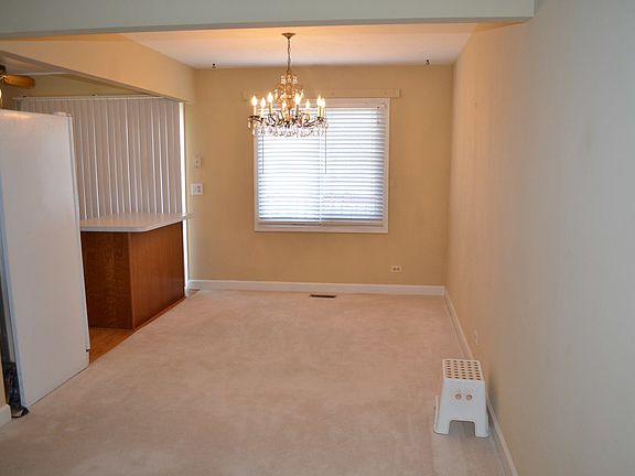 4th image of 225 Ashley Ct