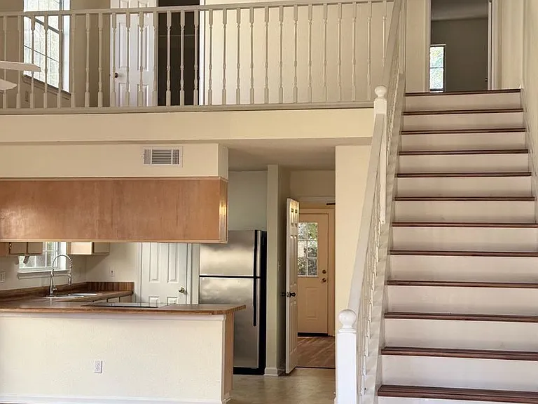2511 Golden Park Ln — Photo 2