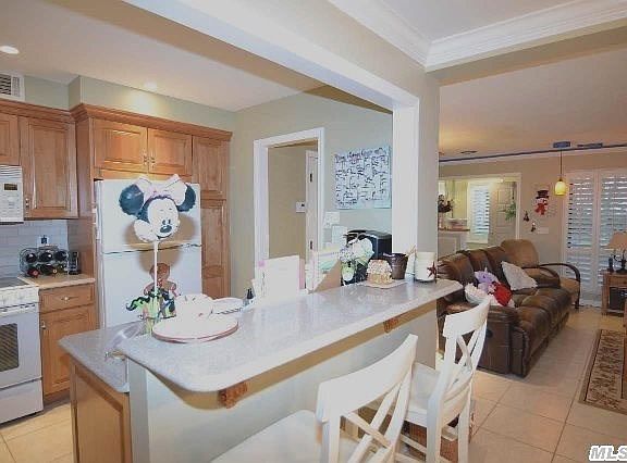 4th image of 22 W Pond Ct