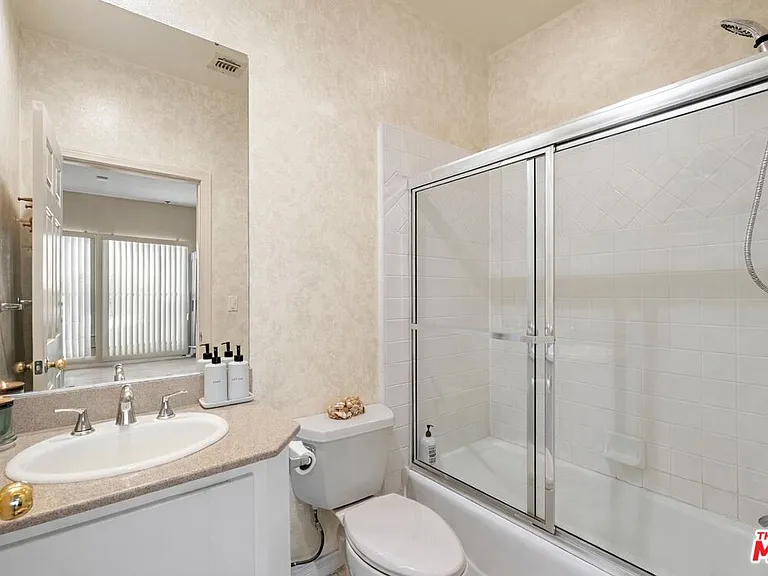 12011 Goshen Ave #102 — Photo 13