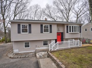 15 Normandy Cir, Hopatcong, NJ 07843