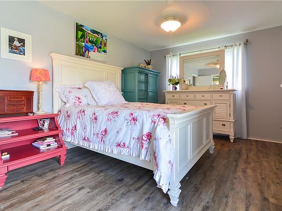 5th image of 1915 W Lakeview Blvd APT 8