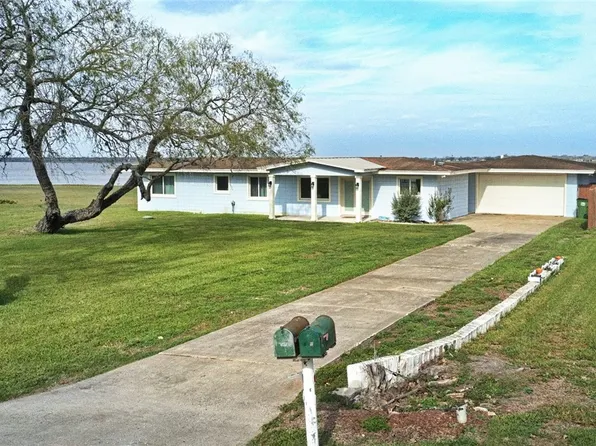 140 Zenna Dr, Mathis, TX 78368