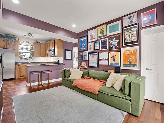 3rd image of 3516 N Hamlin Ave #3