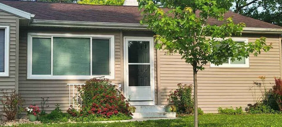 2 bed, 1.5 bath, 1050 sqft, $1,650 — Photo 2