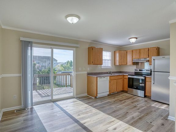 3rd image of 298 Vincent Cir