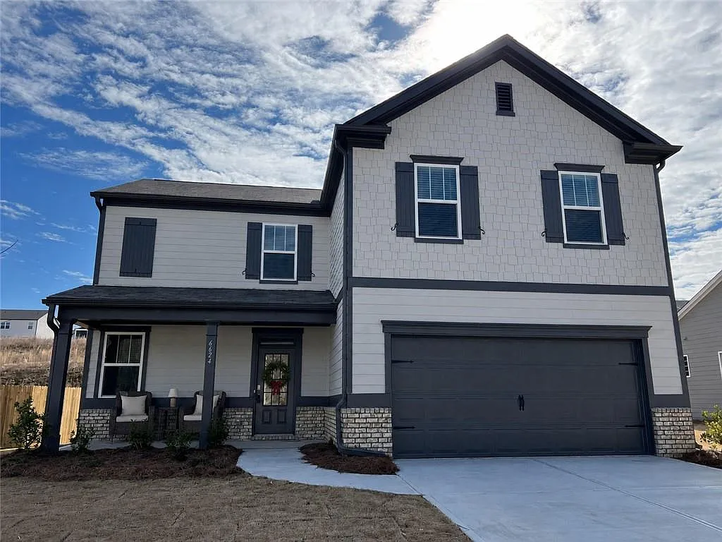 4 bed, 2.5 bath, 2176 sqft, $2,350 — Photo 2