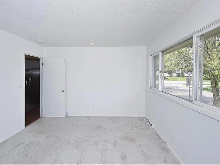 2633 S Green Rd — Photo 5