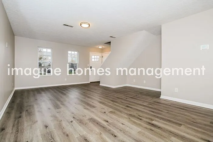 3 bed, 2.5 bath, 1450 sqft, $2,250 — Photo 3