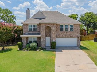 212 Sunset Oaks Dr, Fort Worth, TX 76112