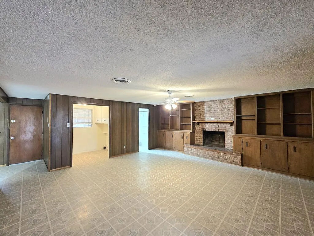 6 bed, 3.5 bath, 2998 sqft, $2,500 — Photo 3