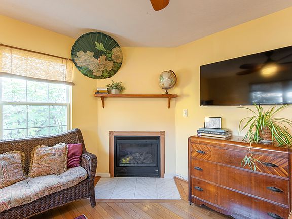 3rd image of 110 Chisholm Pl