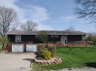 105 E 8th St, Hamilton, MO 64644