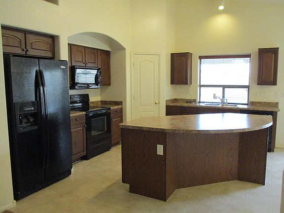 41206 W Sanders Way Kitchen 2